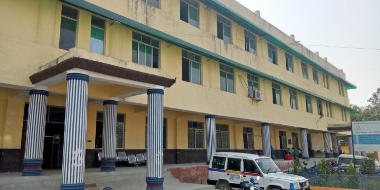 न आइसुलेशन न क्वारेंटाइनको व्यवस्था, घरमै छटपटिनु पर्ने बाध्यता